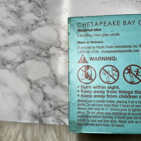 Chesapeake Bay Waterfall Mist Candle brand new in box - Picture 8 of 8